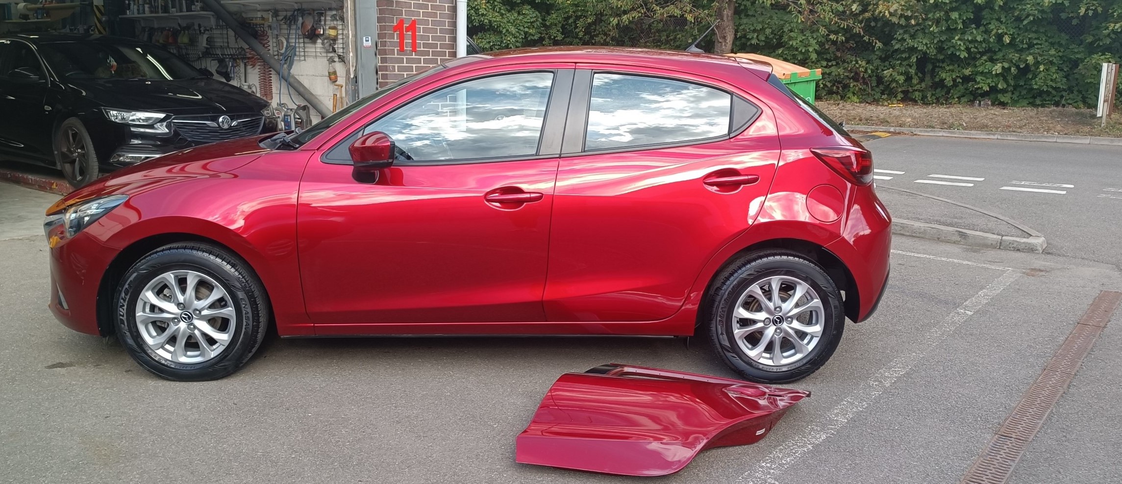 MAZDA 2