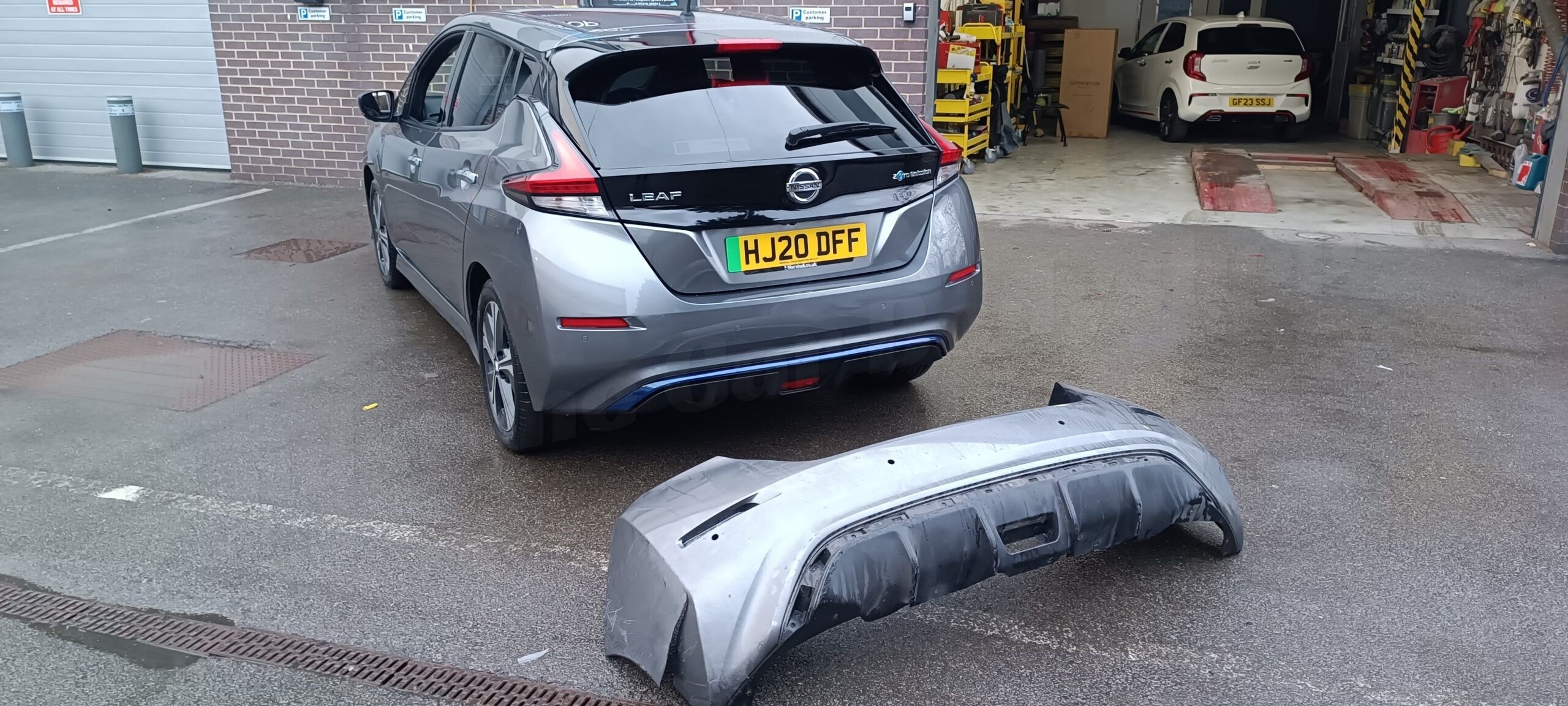 NISSAN LEAF ACCIDENT REPAIR MAIDSTONE wm